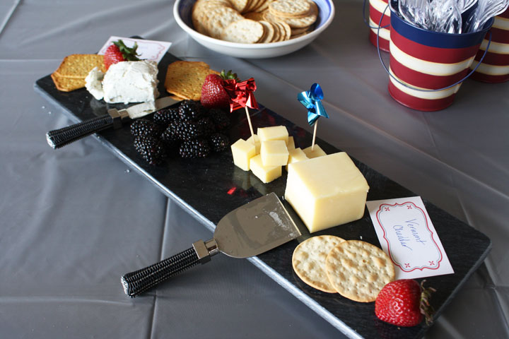 Celebrate the States this fourth of July with a states themed dessert buffet. Read on for the best 4th of July dessert ideas plus a surprise flag cake for Uncle Sam's Birthday.