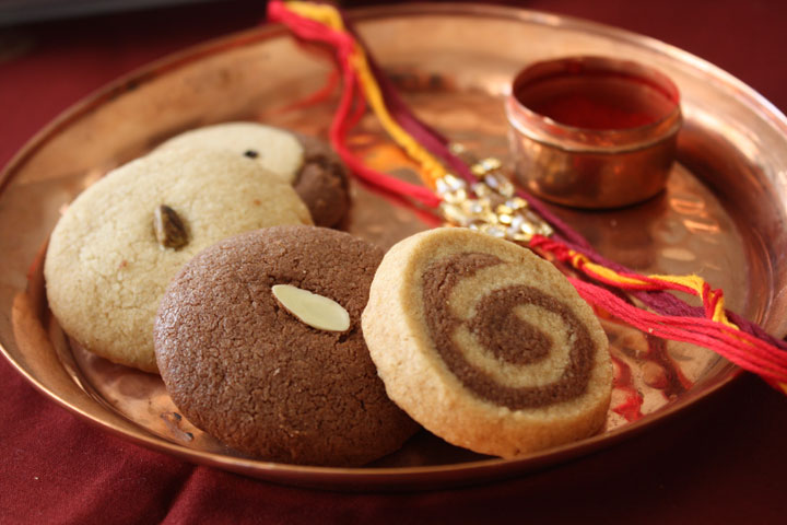 Rakish Bandhan thali with a variety of nankhatai cookie designs