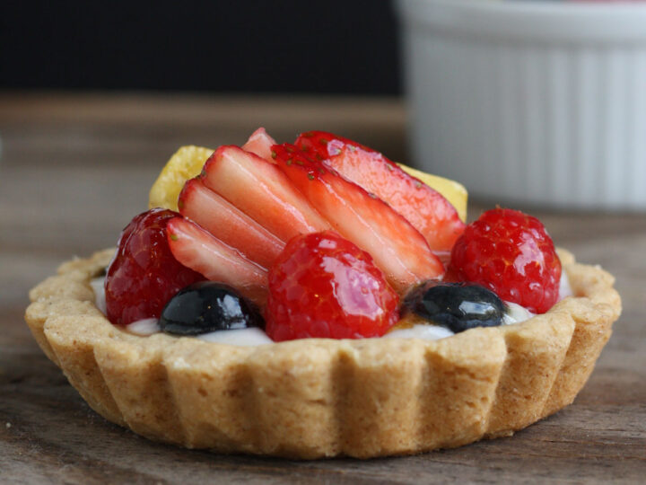 Image for How to Glaze a Fruit Tart