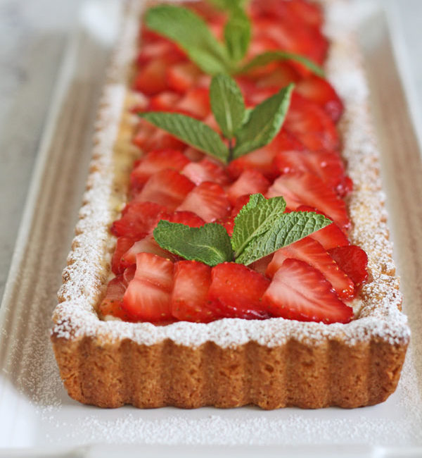 Looking for an easy elegant dessert? Nothing says summer like this fresh strawberry lemon mascarpone tart. 