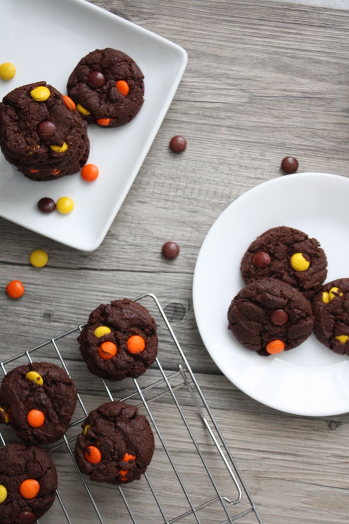 Cookies cooling on rack and on white plates.