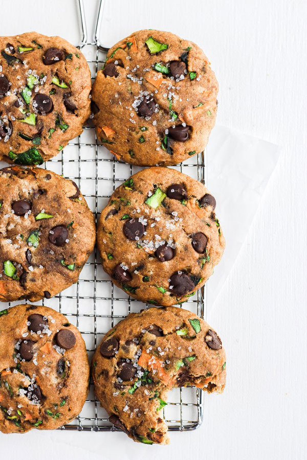 Healthy chocolate chip cookies with spinach, carrots and zucchini.