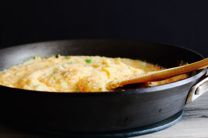 Upma being mixed in a non stick pan.