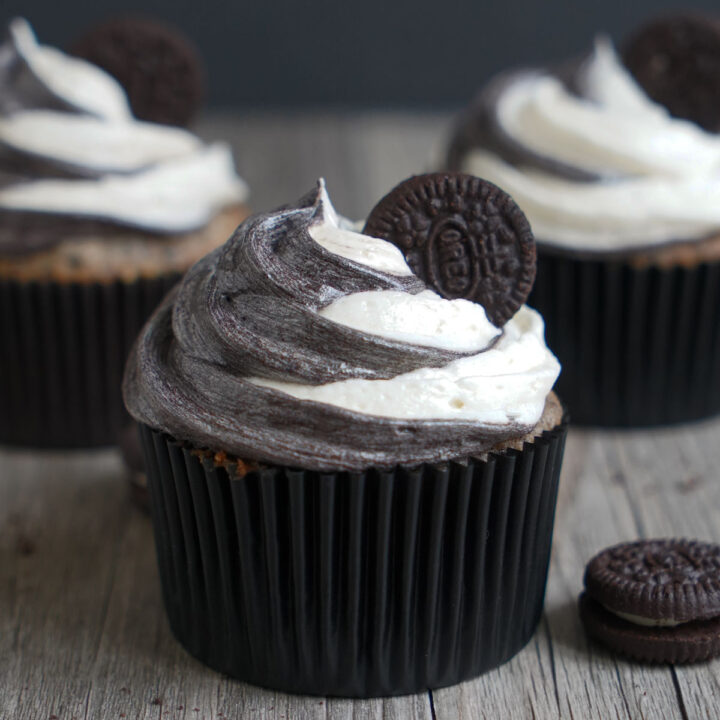 Cookies and Cream (Oreo) Cupcakes