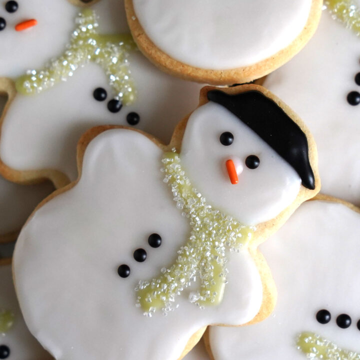 How to  Decorate Snowman Cookies