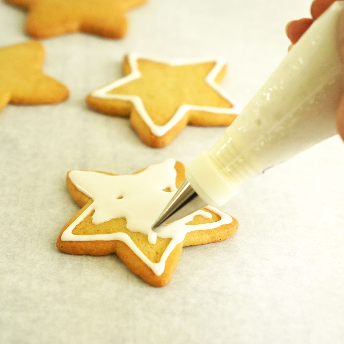 Easy Sugar Cookie Icing That Hardens for Decorating