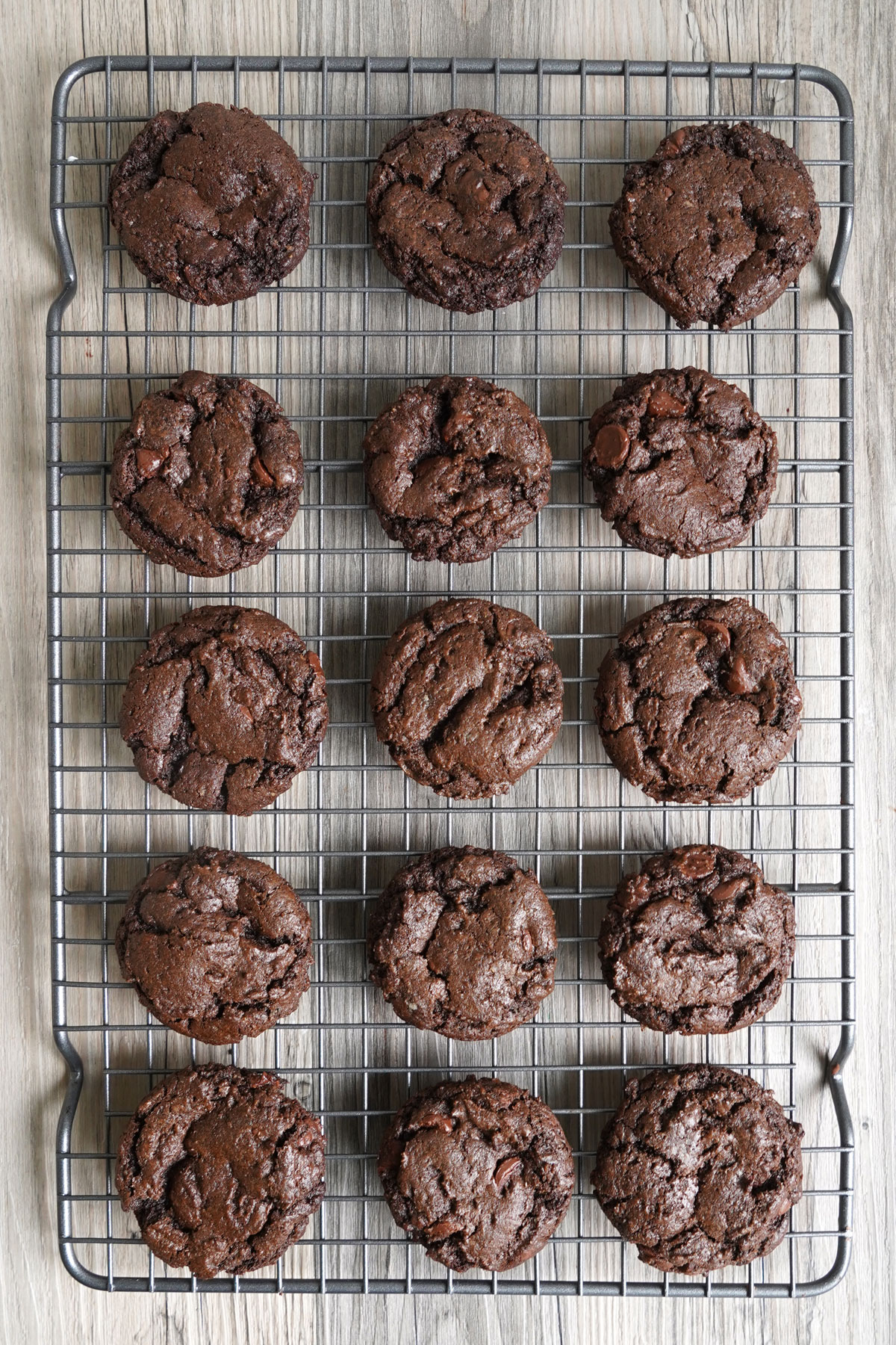 Cookies on cooling rack.