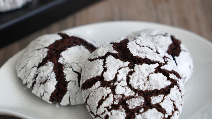 Chocolate-Crinkle-Cookies-