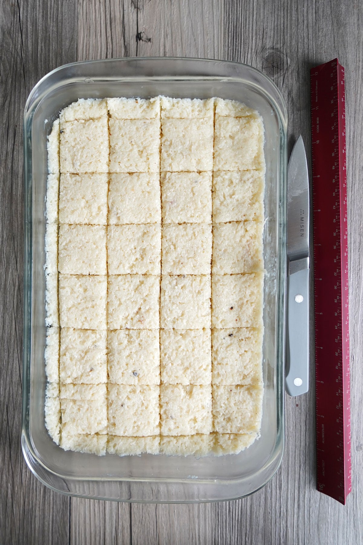 Nariyal barfi cut into square pieces.